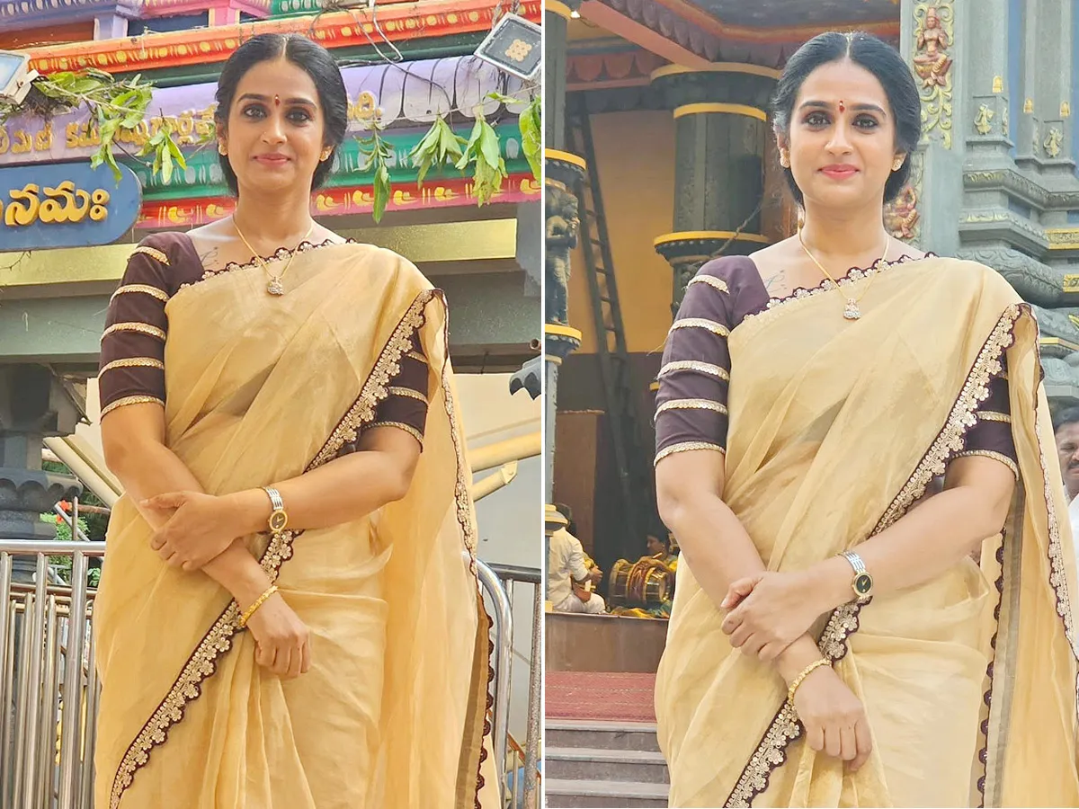 ఇంద్రకీలాద్రి కొండపై హీరోయిన్ లయ పూజలు (ఫొటోలు)