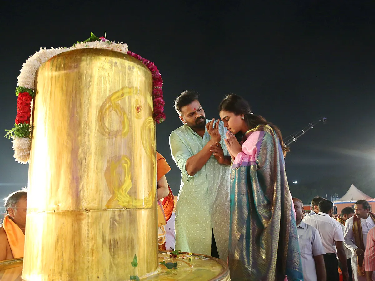 #KotiDeepotsavam : ఎన్టీఆర్ స్టేడియంలో ఘనంగా కోటి దీపోత్సవం (ఫొటోలు)