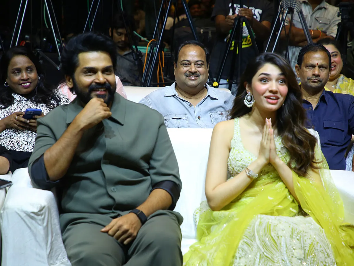 ‘అన్నగారు వస్తారు’ సినిమా ప్రీ రిలీజ్‌ ఈవెంట్‌ (ఫొటోలు)