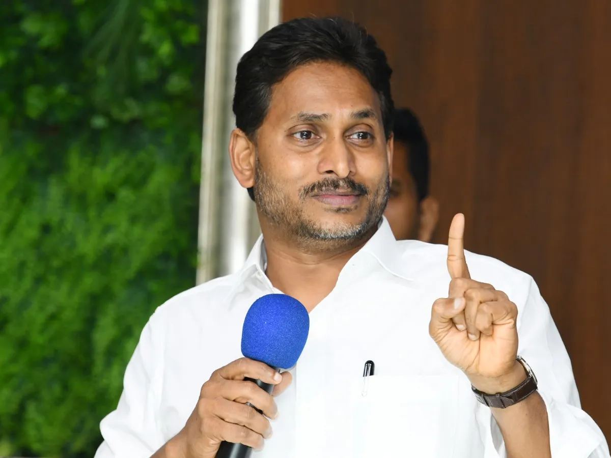 జగన్‌ అధ్యక్షతన వైఎస్సార్‌సీపీ కీలక సమావేశం (ఫొటోలు)