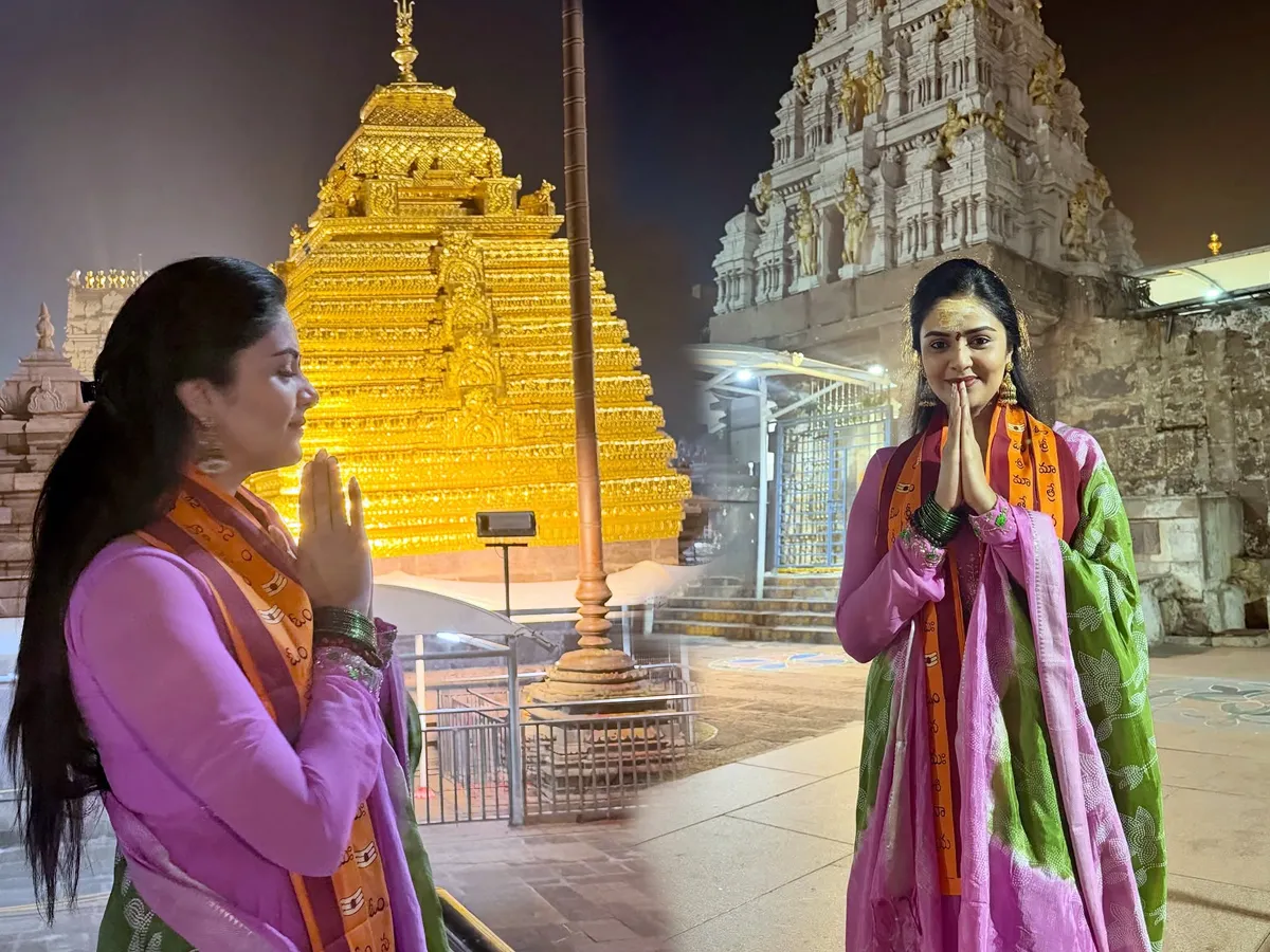 శ్రీ భ్రమరాంబ మల్లిఖార్జున ఆలయంలో యాంకర్ శ్రీముఖి ప్రత్యేక పూజలు.. (ఫోటోలు)