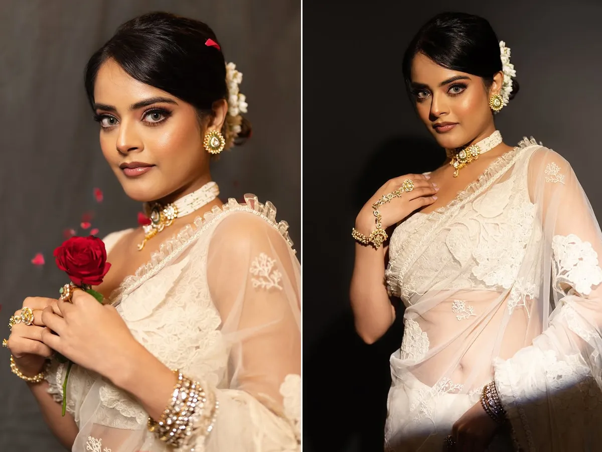 ప్రభాస్ గిఫ్ట్ ఇచ్చిన చీరలో హీరోయిన్ రిద్ధి (ఫొటోలు)