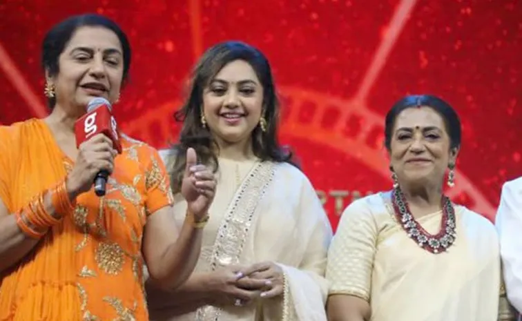 ప్రముఖ నటుడికి సన్మానం.. హాజరైన మీనా (ఫోటోలు)