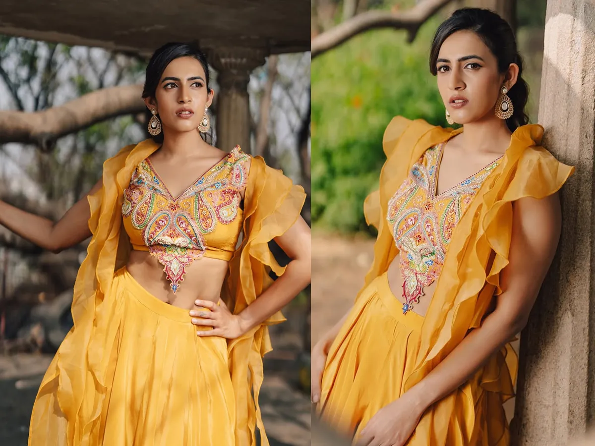 ఎల్లో డ్రెస్‌లో నిహారిక కొణిదెల అందాలు (ఫొటోలు)