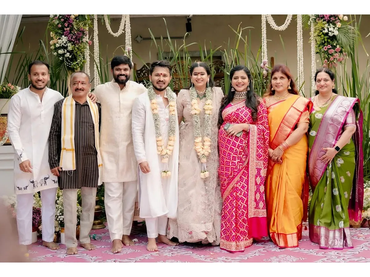గ్రాండ్‌గా బిగ్‌బాస్ శివజ్యోతి తమ్ముడి నిశ్చితార్థ వేడుక (ఫొటోలు)