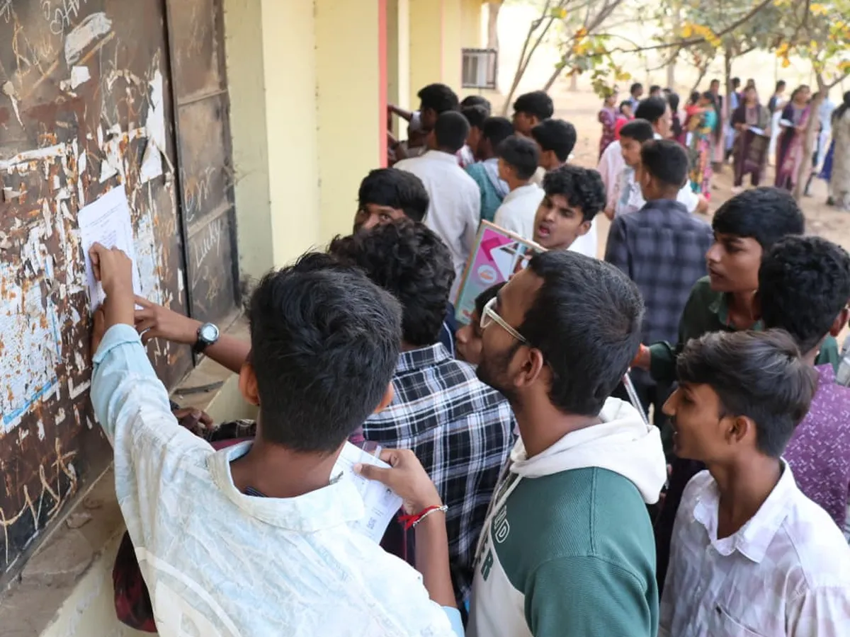 Telangana Inter Exams : ఇంటర్ పరీక్షలు ప్రారంభం (ఫొటోలు)