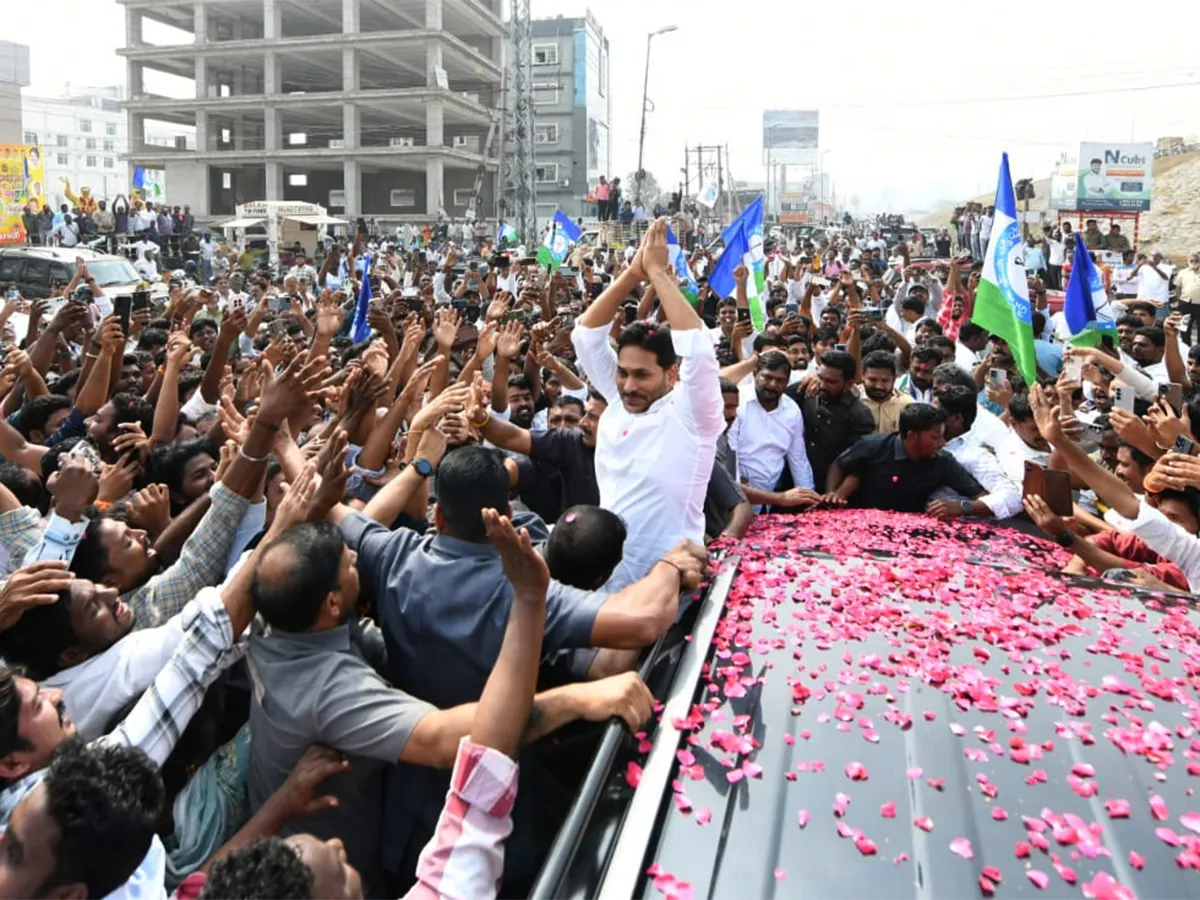 జగన్‌ రాకతో దద్దరిల్లిన గుంటూరు (చిత్రాలు)