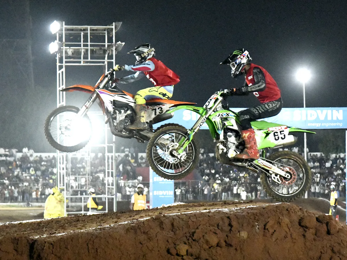 విశాఖ : దుమ్మురేపిన రైడర్లు.. ఉత్కంఠగా సాగిన నేషనల్‌ బైక్‌ రేసింగ్‌ (ఫొటోలు)