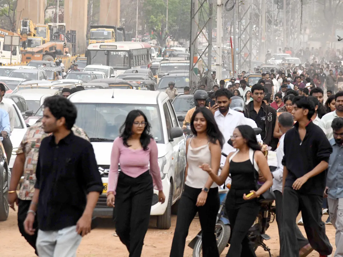 సంగీత సంబరం.. ట్రాఫిక్‌ సంకటం (ఫోటోలు)