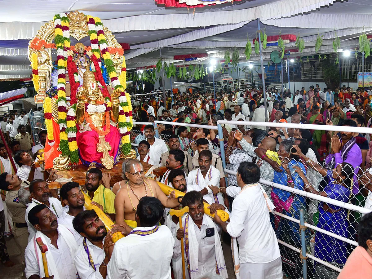 భద్రాచలంలో కనుల పండువగా శ్రీసీతారాముల ఎదుర్కోలు ఉత్సాహం (ఫొటోలు)