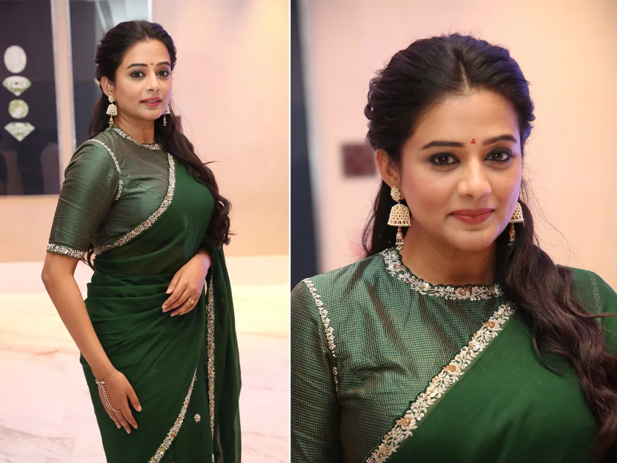 ఆకుపచ్చ చీరలో మెరిసిపోతున్న హీరోయిన్ ప్రియమణి (ఫొటోలు)