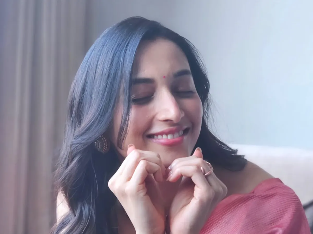 చీరలో శెట్టి బ్యూటీ.. అందమే అందం (ఫొటోలు)