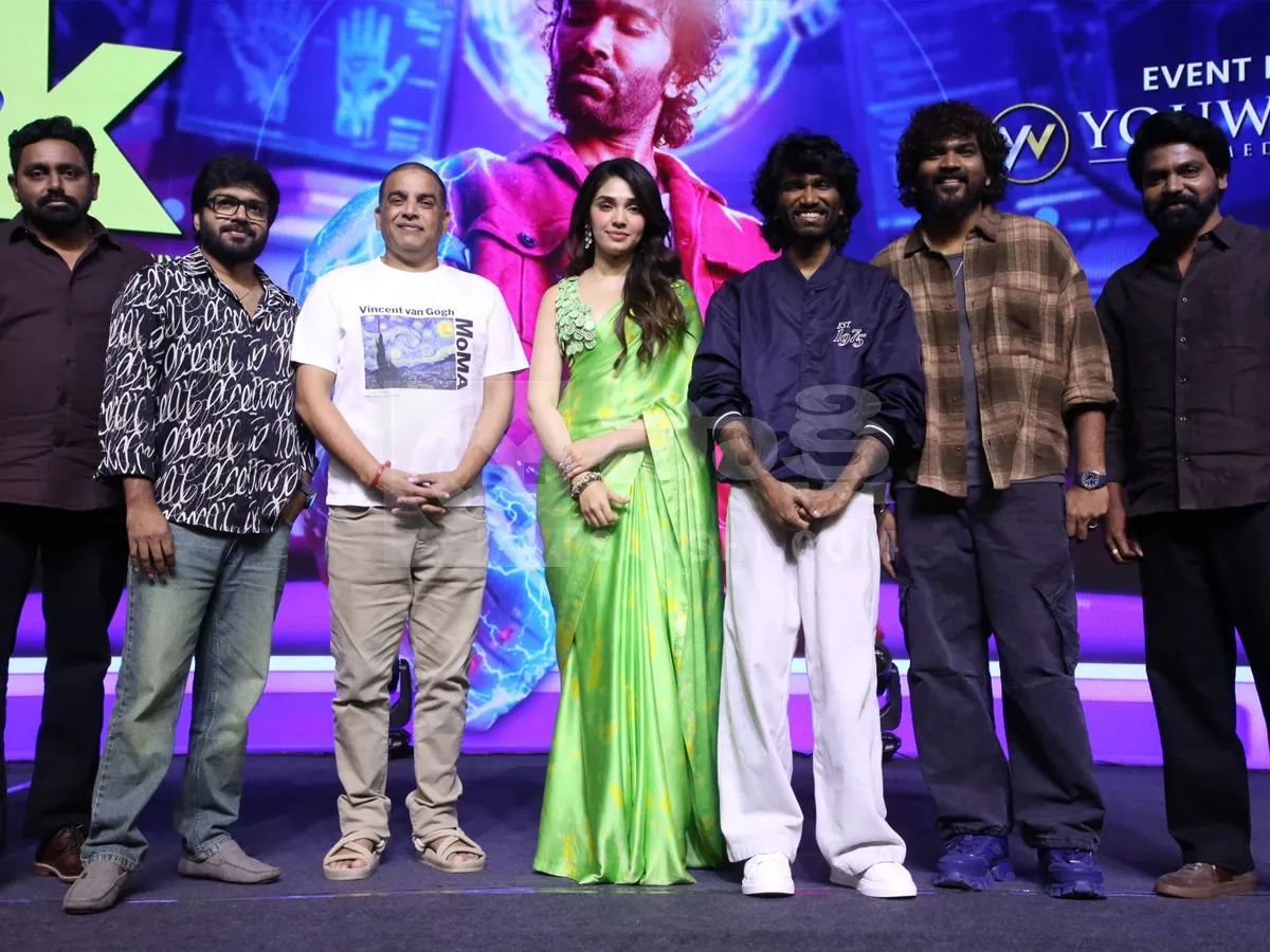 గ్రాండ్‌గా 'లవ్‌ ఇన్సూరెన్స్‌ కంపెనీ' ప్రీరిలీజ్‌ ఈవెంట్‌ (ఫోటోలు)