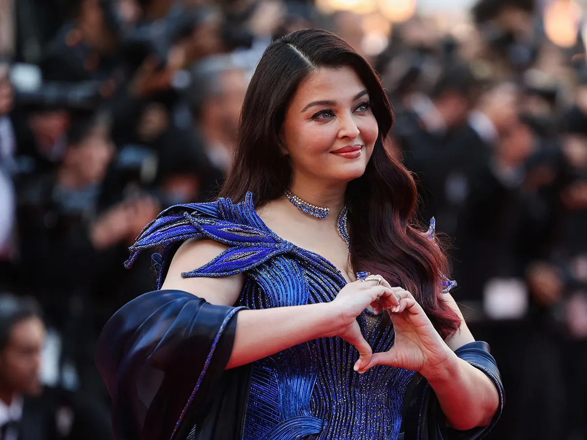 కాన్స్‌ ఫిల్మ్‌ ఫెస్టివల్‌ :  నీలిరంగు గౌనులో దేవకన్యలా ఐశ్వర్యా రాయ్‌ (ఫొటోలు)