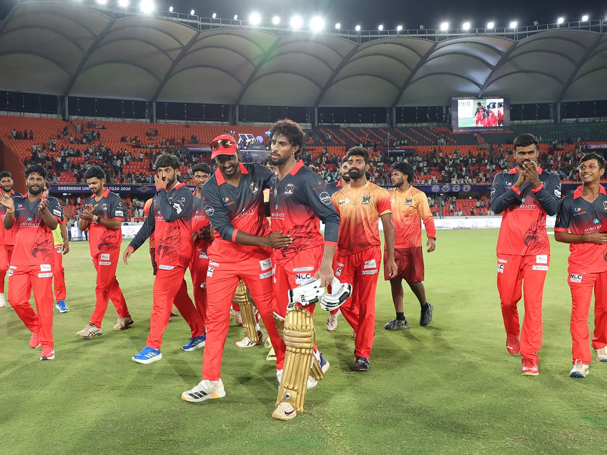 టీజీ20 లీగ్‌లో ఆటగాళ్ల సందడి...స్పెషల్‌ అట్రాక్షన్‌గా తిలక్‌ వర్మ (ఫొటోలు)