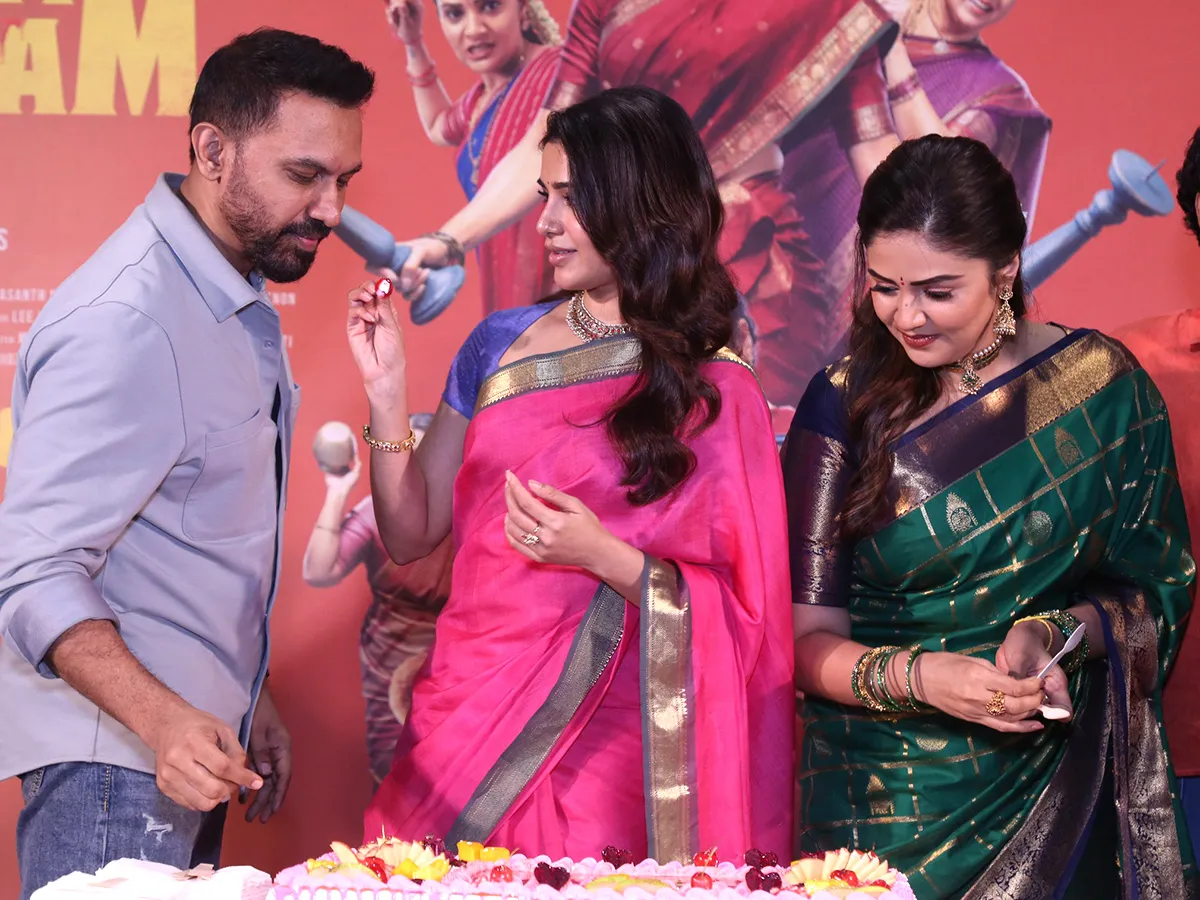 సమంత ‘మా ఇంటి బంగారం’ మూవీ సక్సెస్ సెలబ్రేషన్స్ (ఫొటోలు)