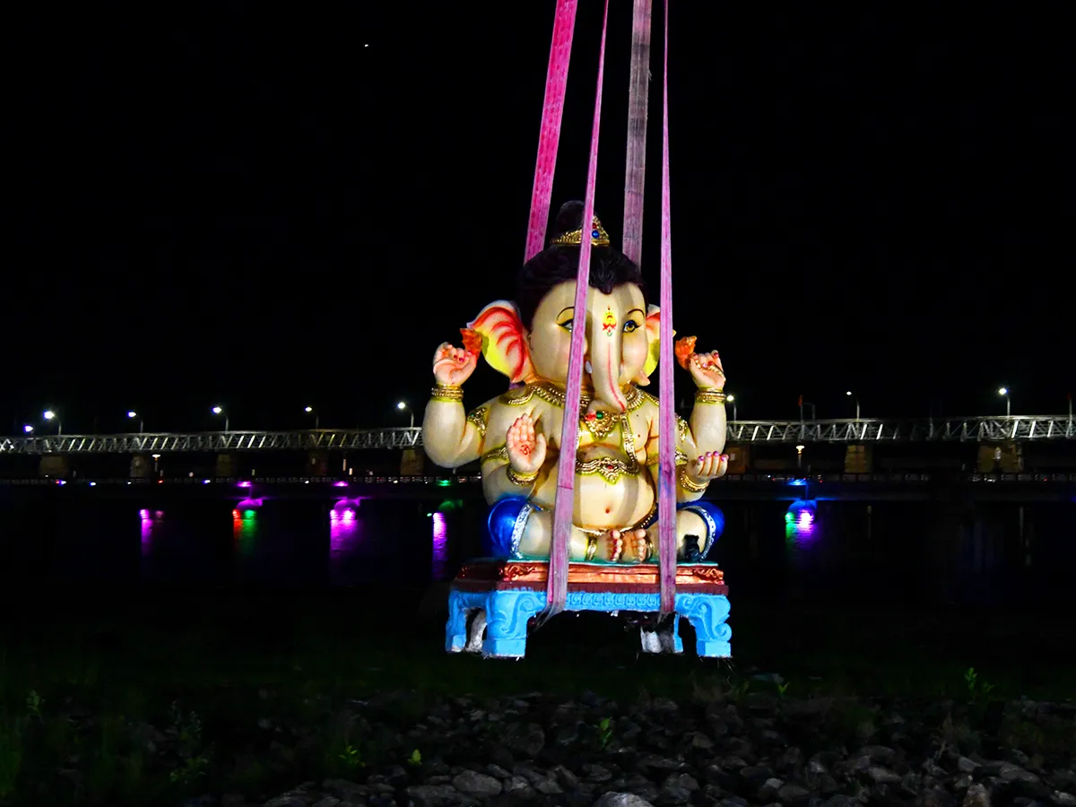 విజయవాడలో ఘనంగా నిమజ్జనోత్సాహం (ఫొటోలు)