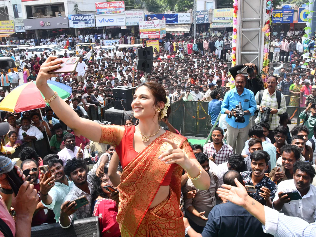 Film actress Ritika Nayak Creates a buzz in Nalgonda