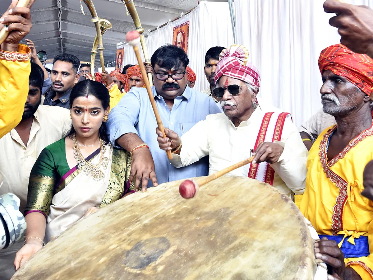 హైదరాబాద్ : ఎగ్జిబిషన్‌ మైదానంలో సందడిగా దత్తన్న అలయ్‌ బలయ్‌ (ఫొటోలు)