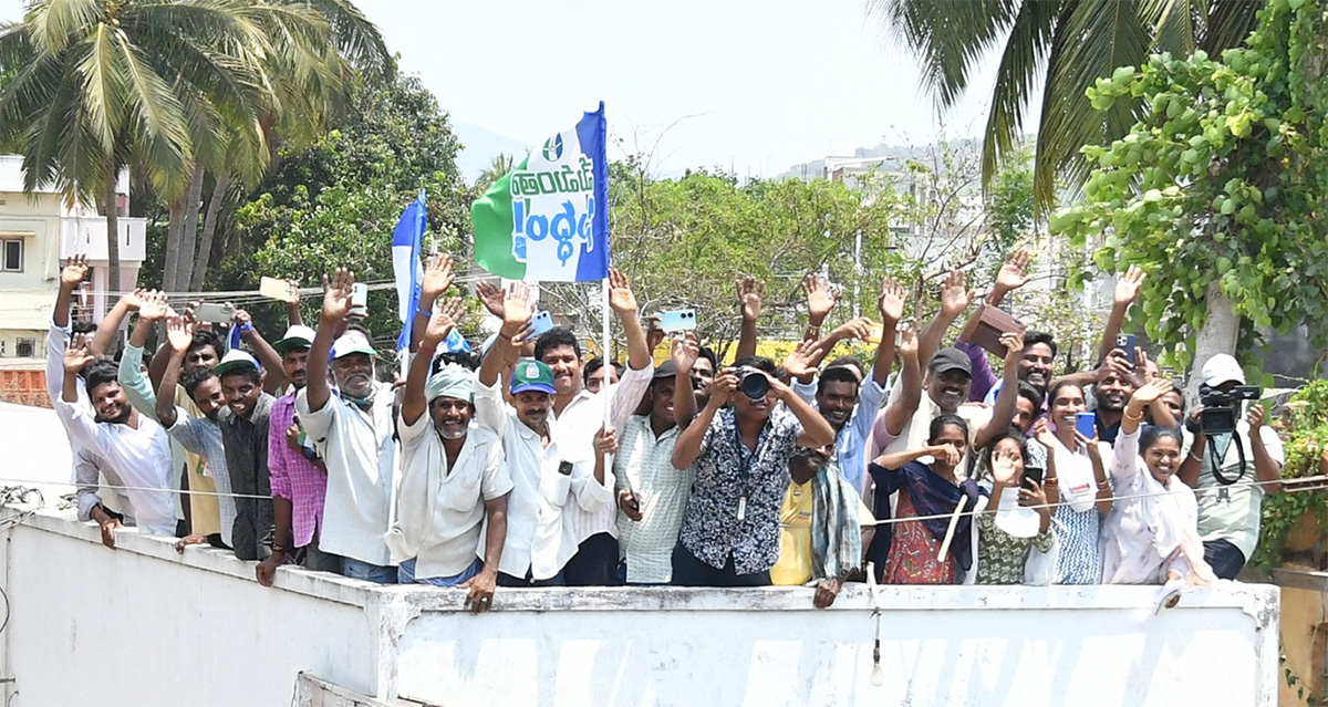 ys jagan memantha siddham bus yatra Anakapalle District photos - Sakshi15